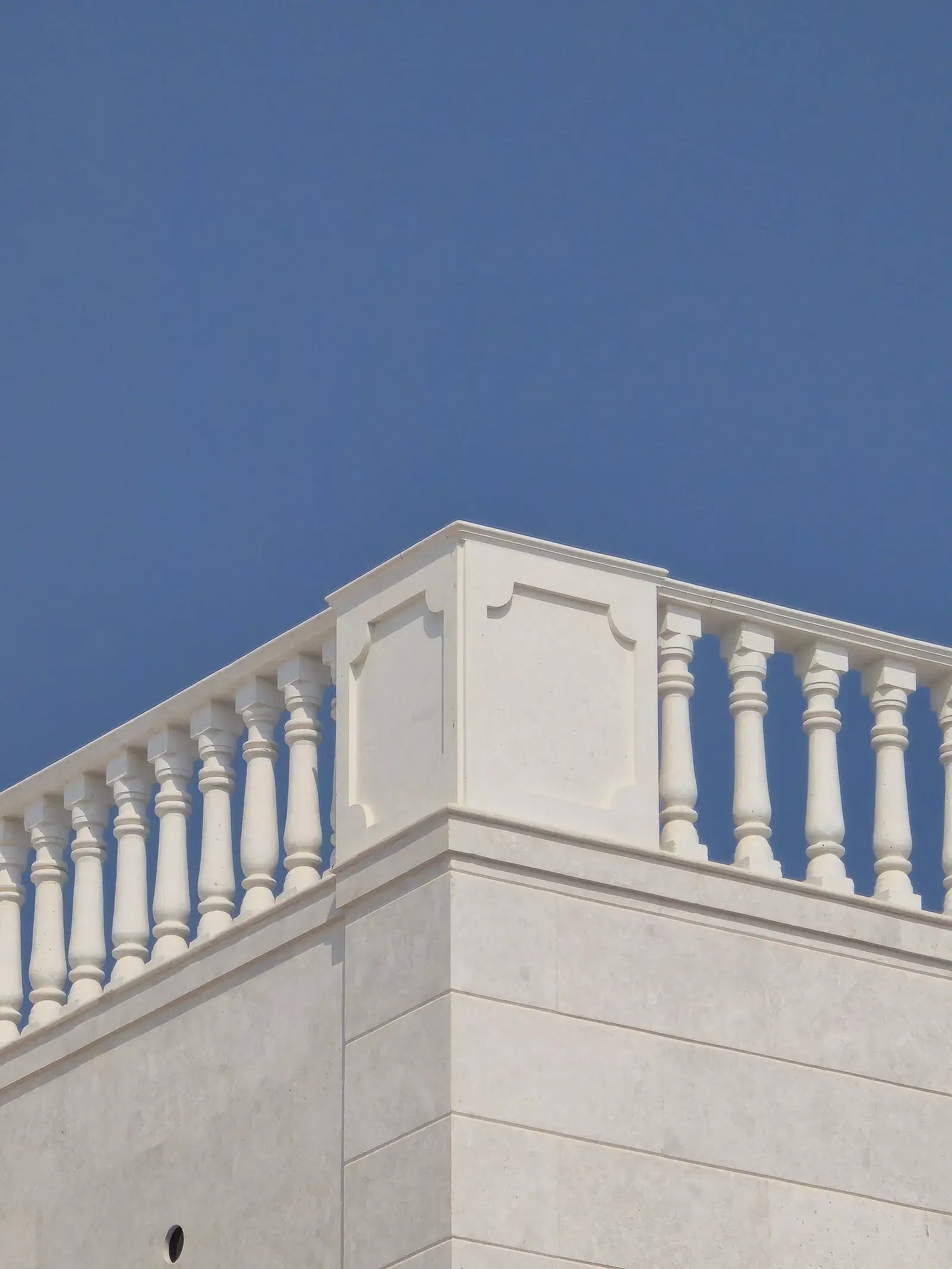 White Omani Stone Villa Facade — Al Wakrah — photo 1