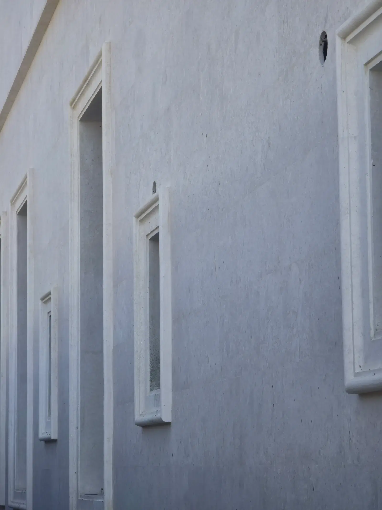 White Omani Stone Villa Facade — Al Wakrah — photo 11