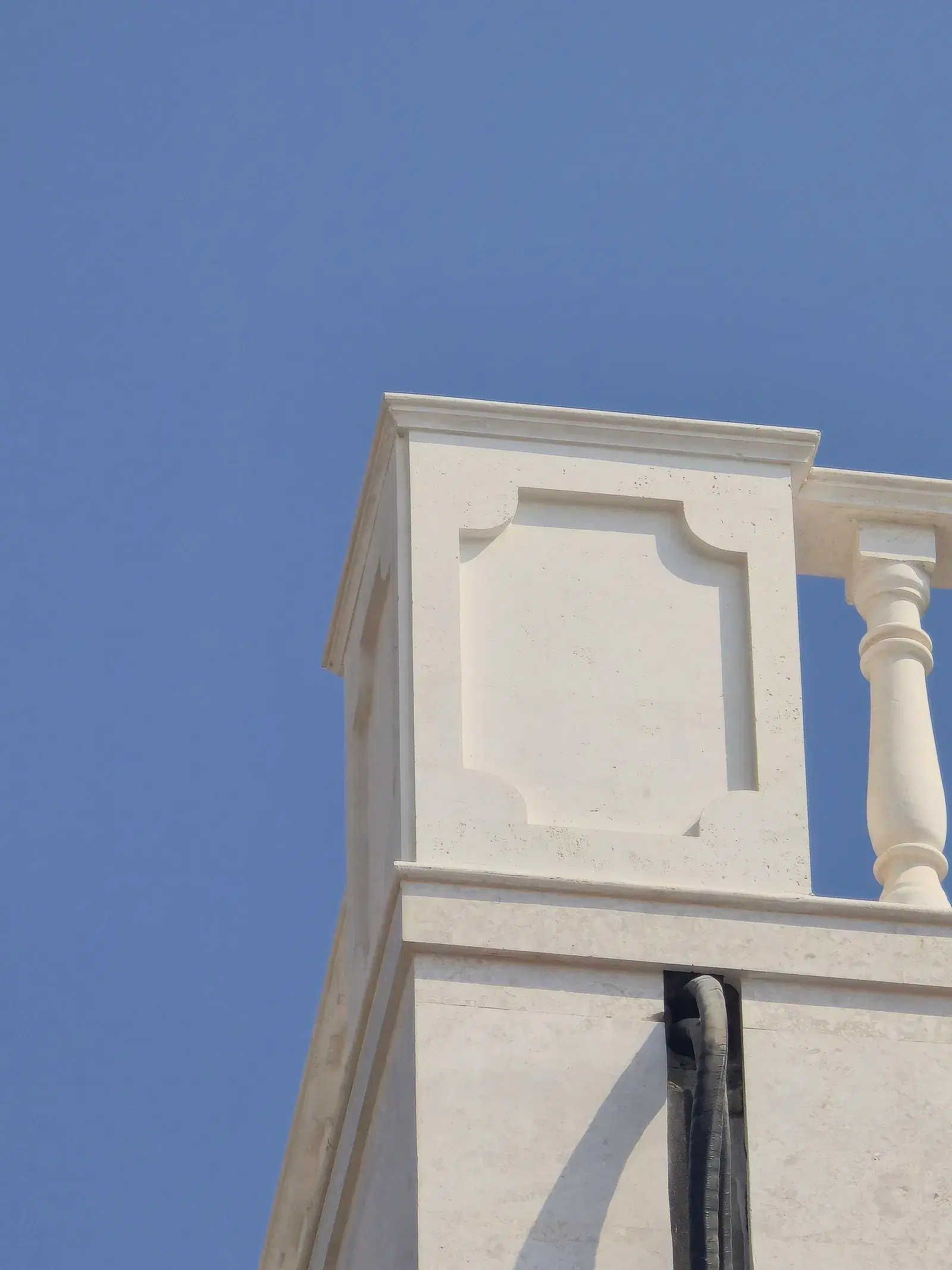 White Omani Stone Villa Facade — Al Wakrah — photo 12