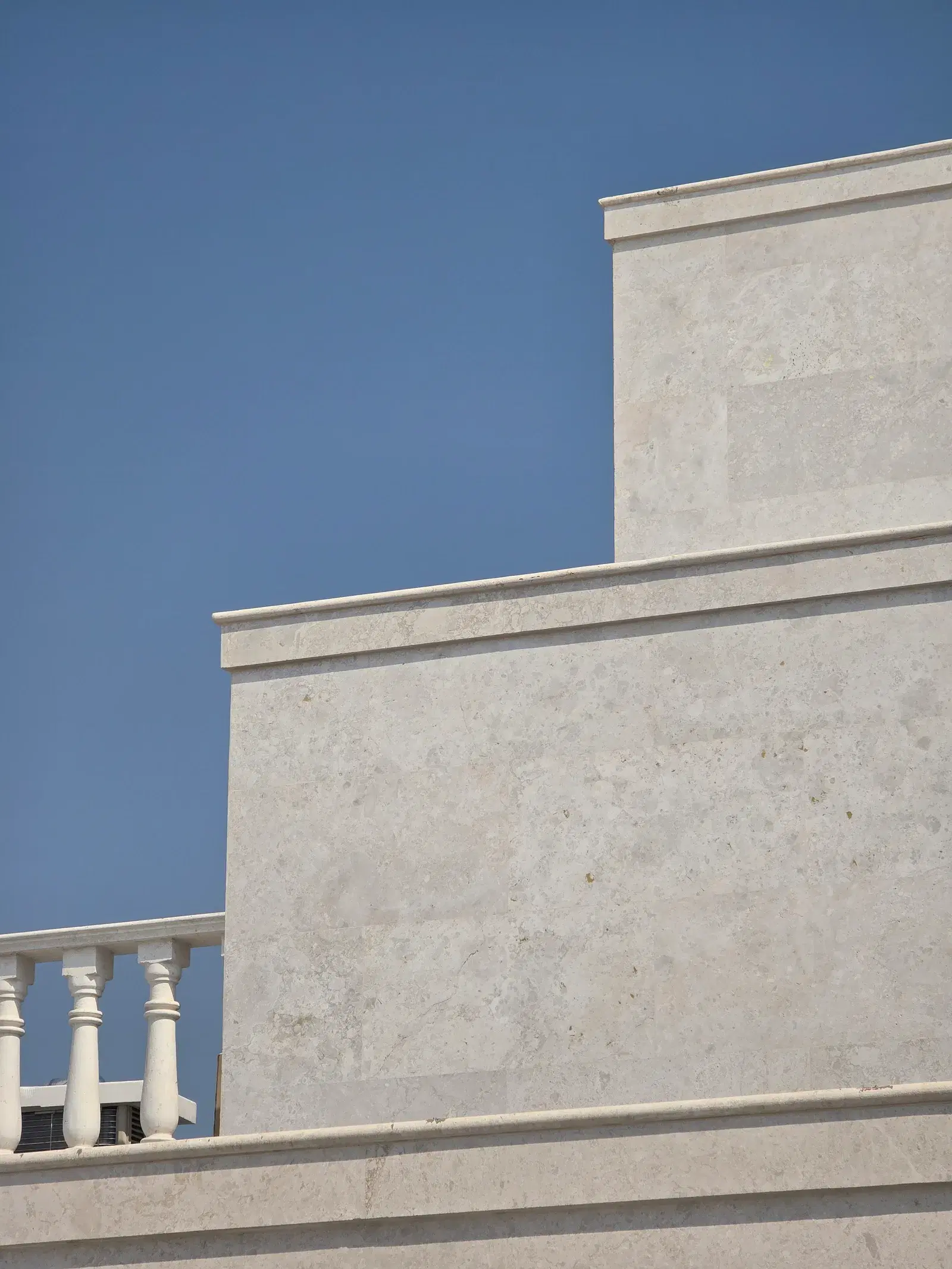 White Omani Stone Villa Facade — Al Wakrah — photo 21