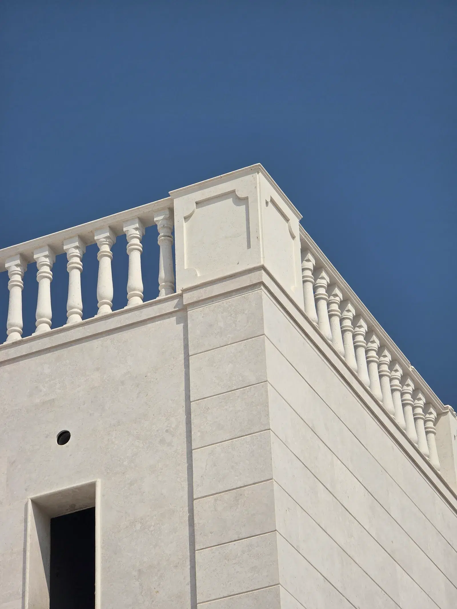 White Omani Stone Villa Facade — Al Wakrah — photo 27