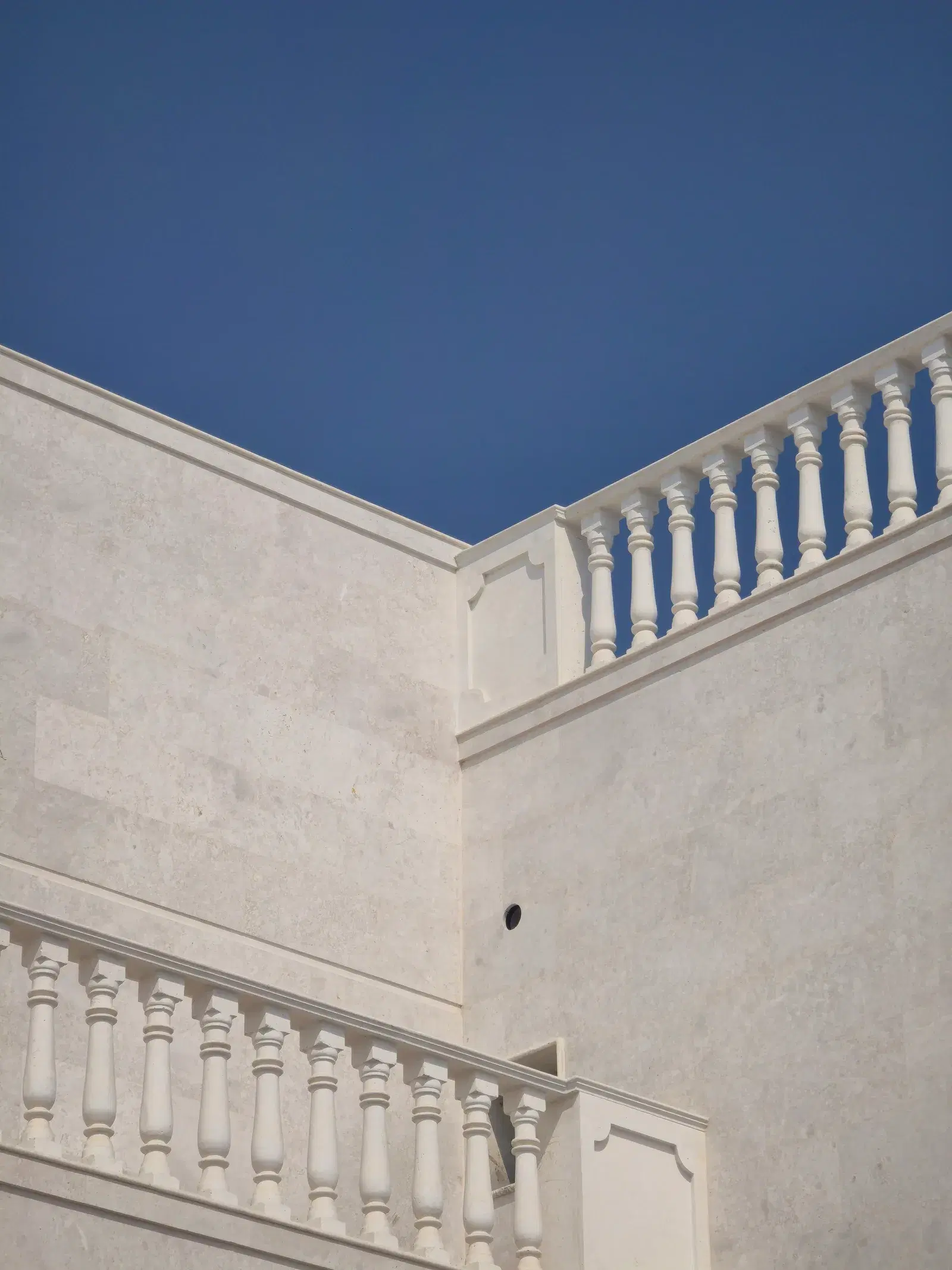 White Omani Stone Villa Facade — Al Wakrah — photo 4