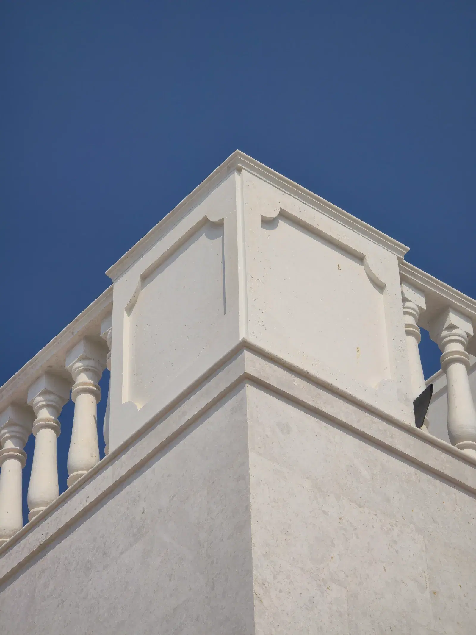 White Omani Stone Villa Facade — Al Wakrah — photo 5