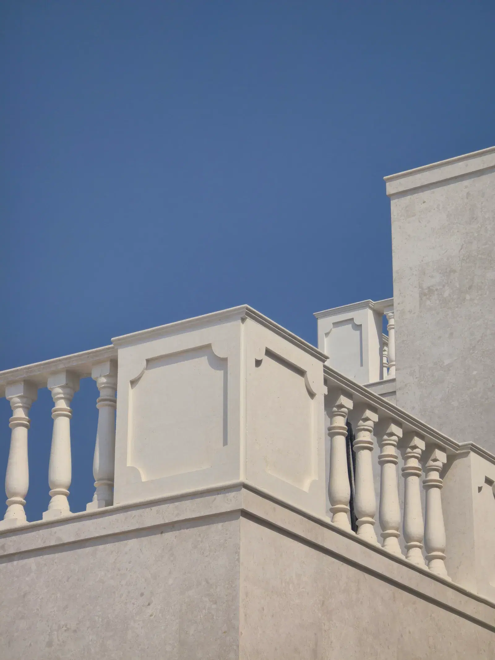 White Omani Stone Villa Facade — Al Wakrah — photo 8
