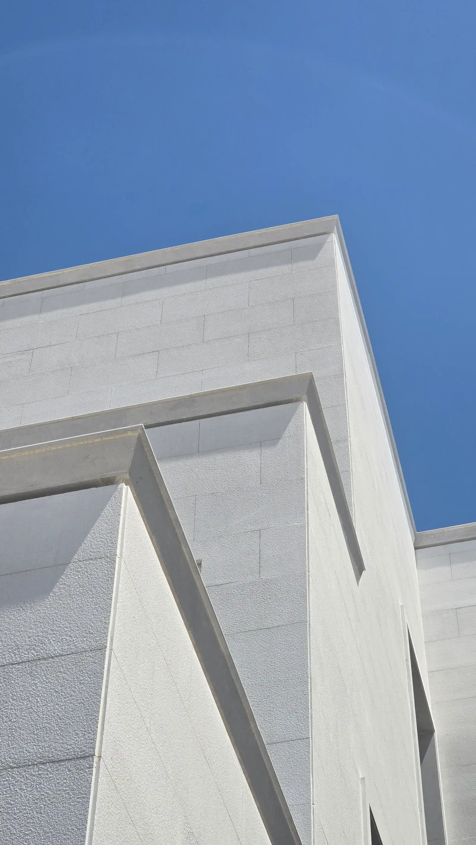 White Omani Stone Facade — Lusail (Qetaifan)