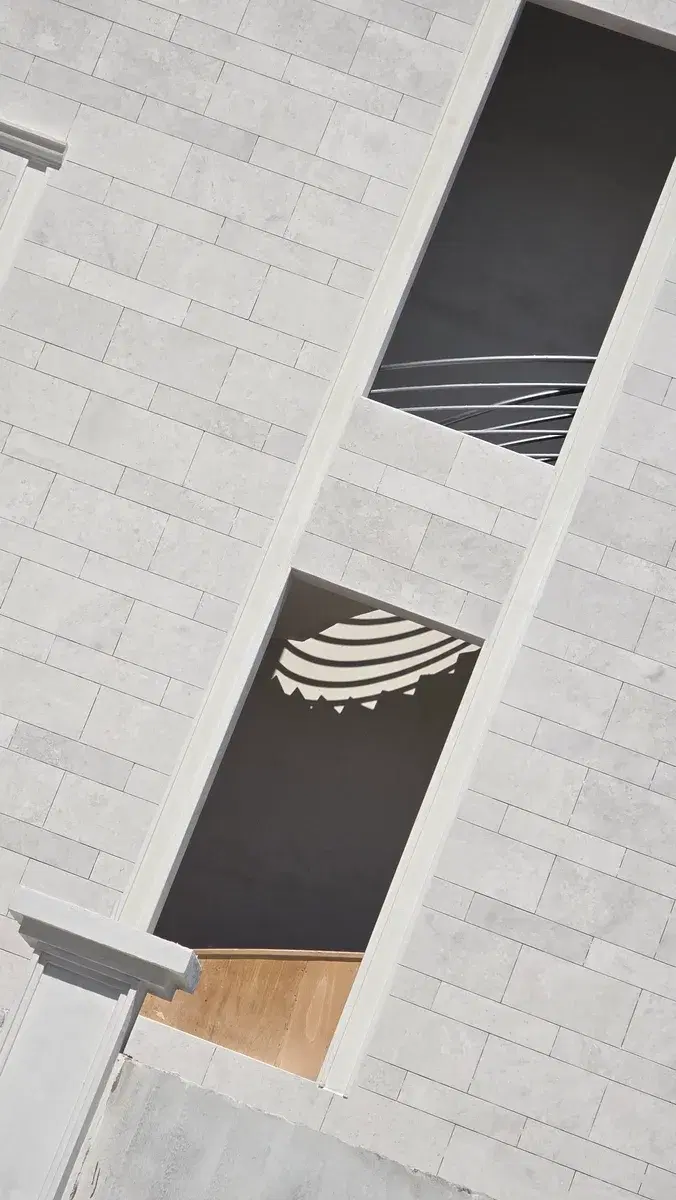 Modern White Omani Stone Villa Facade — Al Wakrah — photo 10