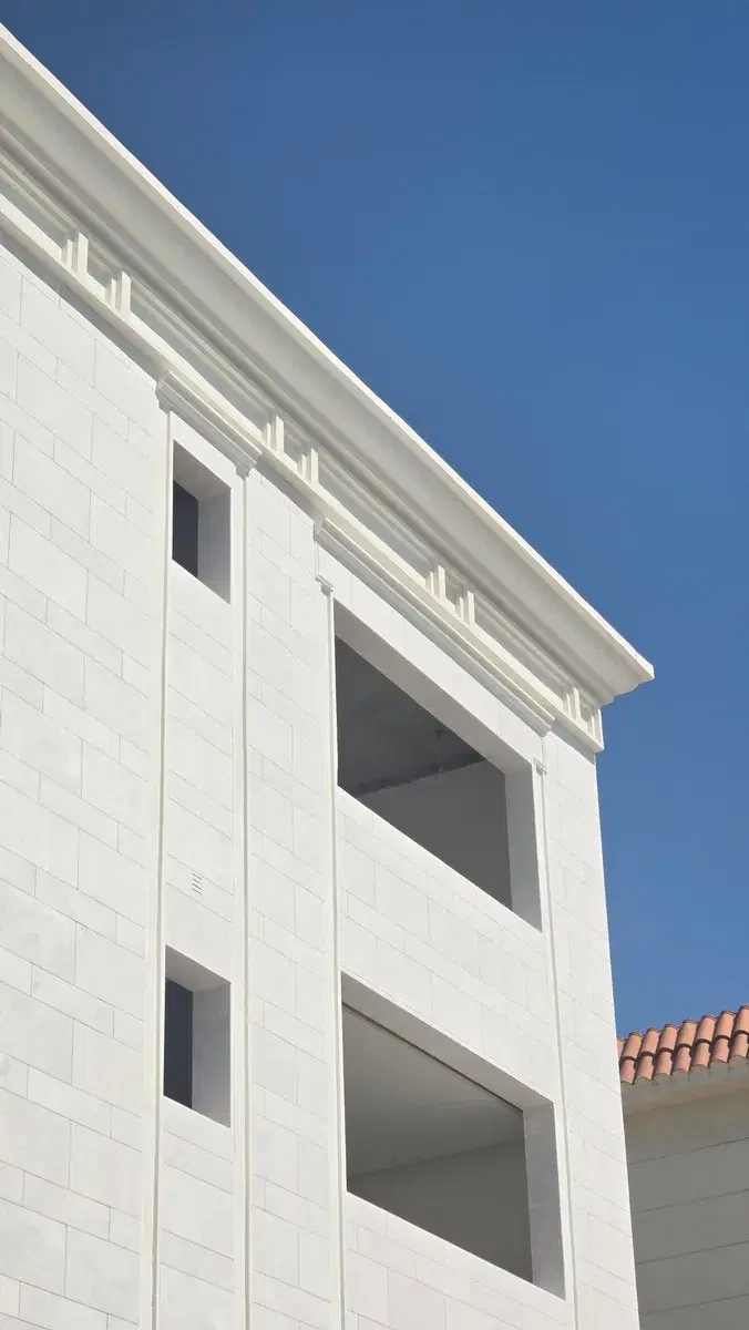 Modern White Omani Stone Villa Facade — Al Wakrah — photo 13