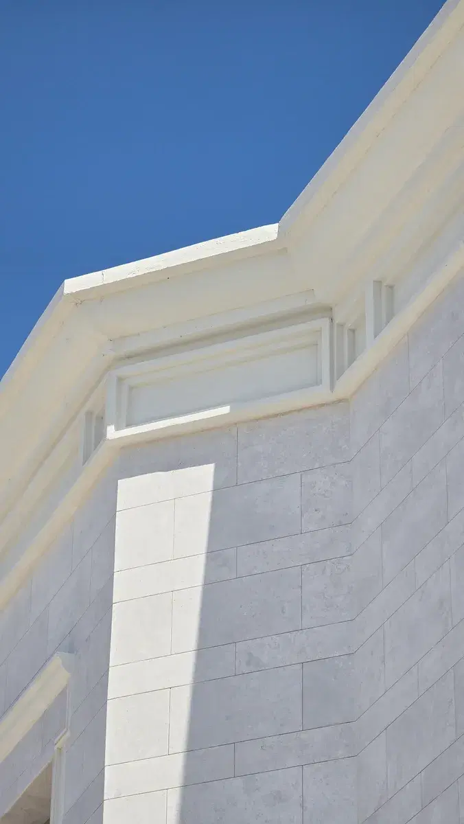 Modern White Omani Stone Villa Facade — Al Wakrah — photo 15