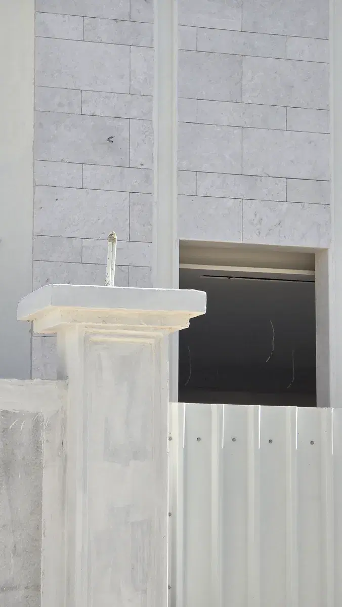 Modern White Omani Stone Villa Facade — Al Wakrah — photo 3