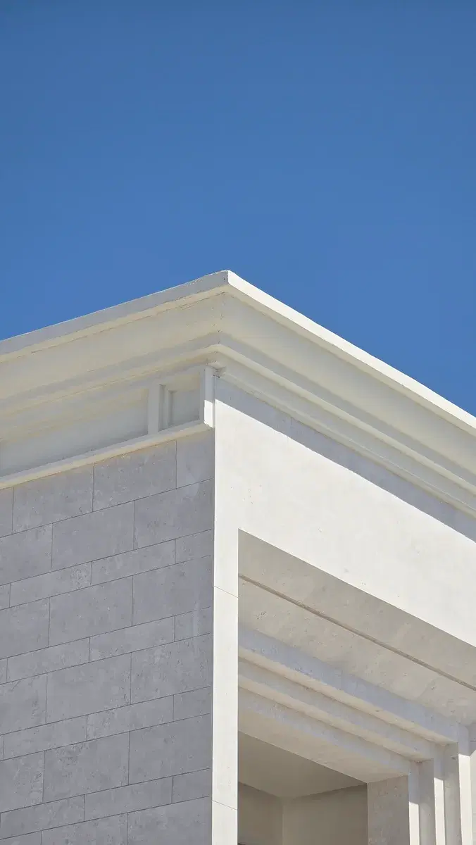 Modern White Omani Stone Villa Facade — Al Wakrah — photo 4