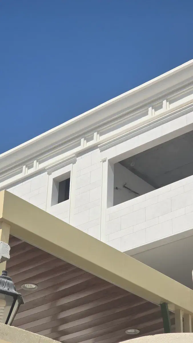 Modern White Omani Stone Villa Facade — Al Wakrah — photo 5