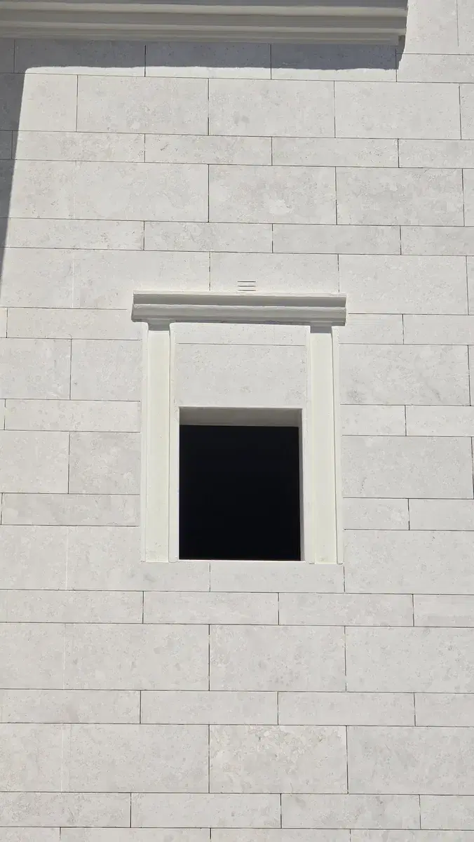 Modern White Omani Stone Villa Facade — Al Wakrah — photo 6