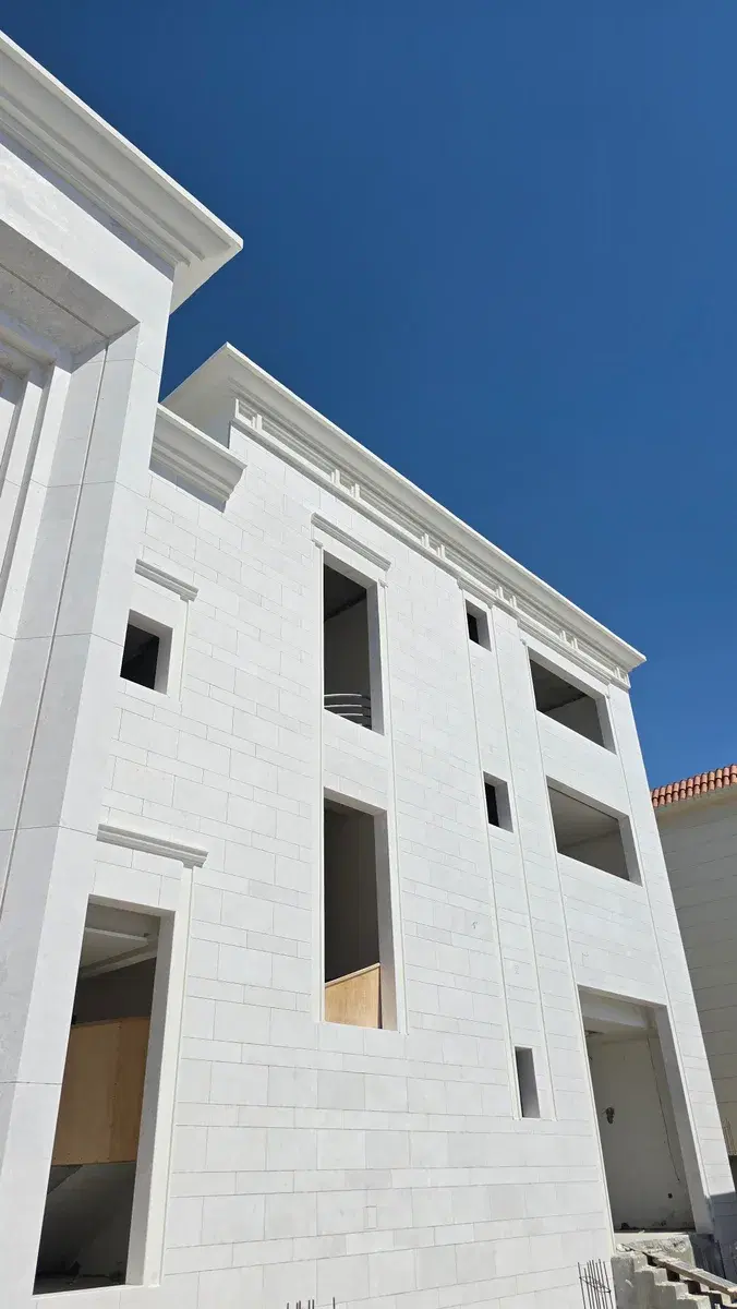 Modern White Omani Stone Villa Facade — Al Wakrah — photo 7