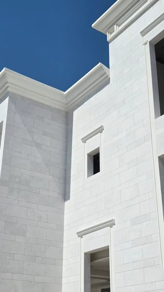 Modern White Omani Stone Villa Facade — Al Wakrah — photo 8