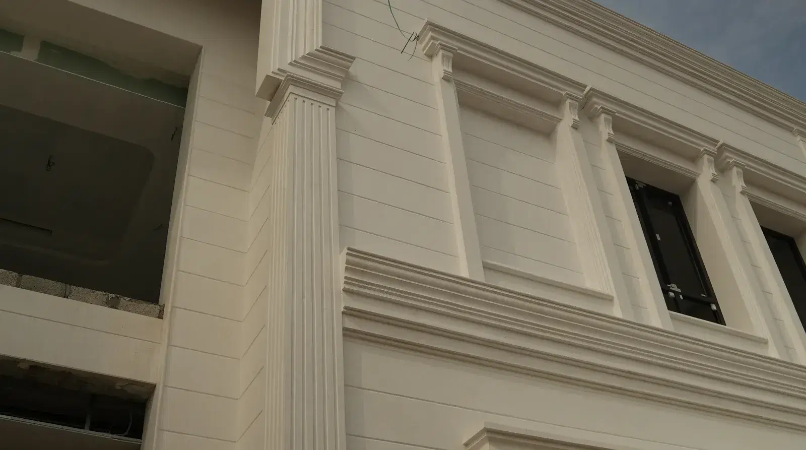 Natural Stone Cladding Subcontractor in Qatar: A Guide for Main Contractors & Consultants